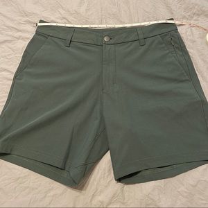 Lululemon Commission Classic-Fit Short 7” Warpstreme in Green (Muted)
